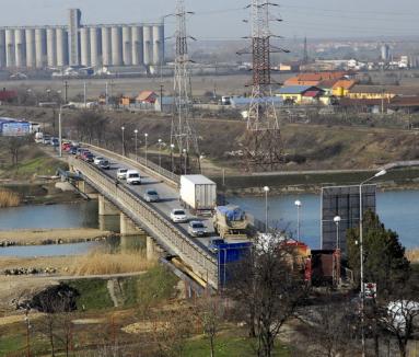 Podul Densuşianu va fi închis zilnic pentru o oră 